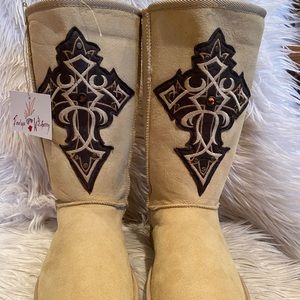 New Penelope Wildberry Boots